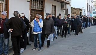 Gizli hayırsever metrelerce pide kuyruğu oluşturdu