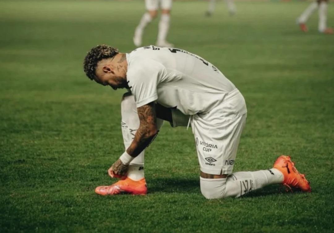 Futbol d&uuml;nyasını sarsacak ayrılık! Brezilyalı efsane Neymar tarih verdi 2