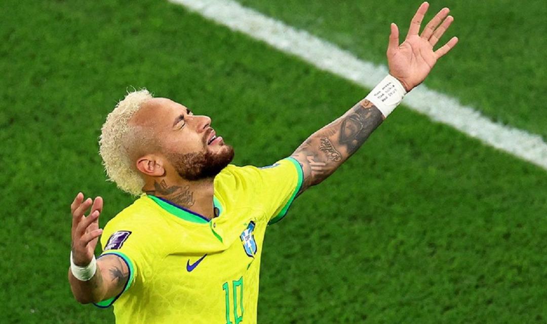 Futbol d&uuml;nyasını sarsacak ayrılık! Brezilyalı efsane Neymar tarih verdi 3