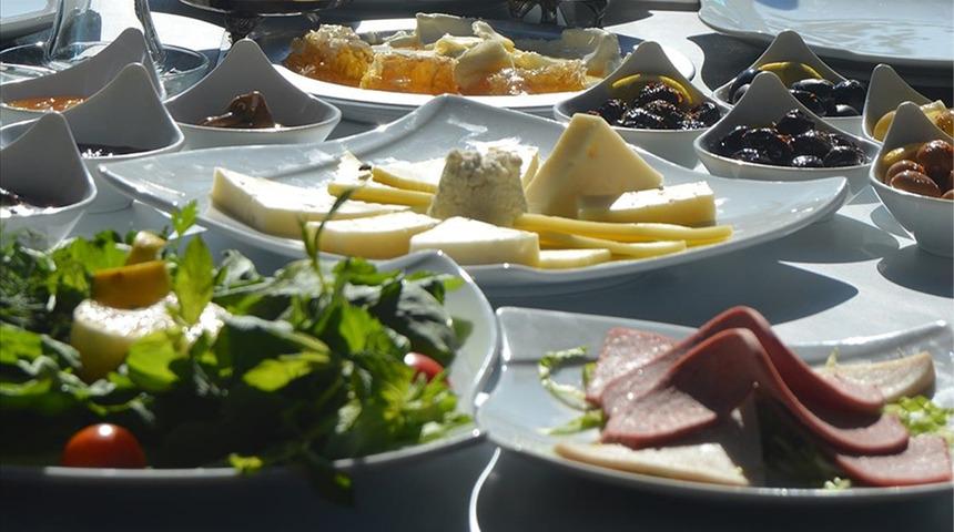 Sahura kalkmanın &ouml;nemi nedir? Uzman isim uyardı: "Kas kaybını &ouml;nler"