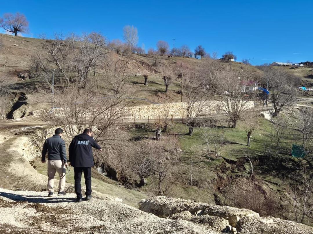 Tunceli de heyelan tedbirleri: 19 konuttan 7 si boşaltıldı 1