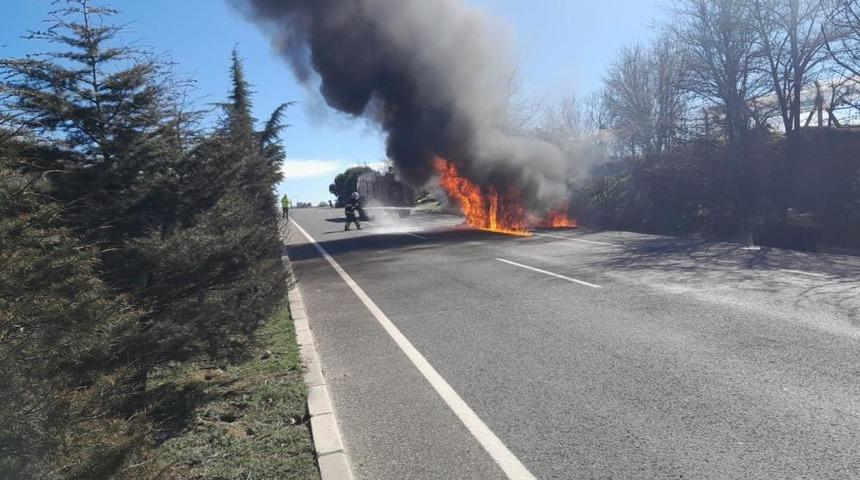 Uşak&rsquo;ta yangın &ccedil;ıkan cip k&uuml;le d&ouml;nd&uuml;