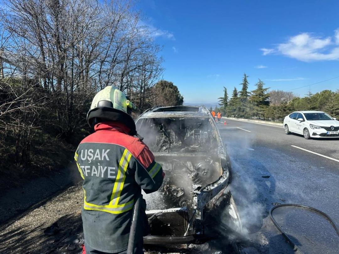 Uşak&rsquo;ta yangın &ccedil;ıkan cip k&uuml;le d&ouml;nd&uuml; 2