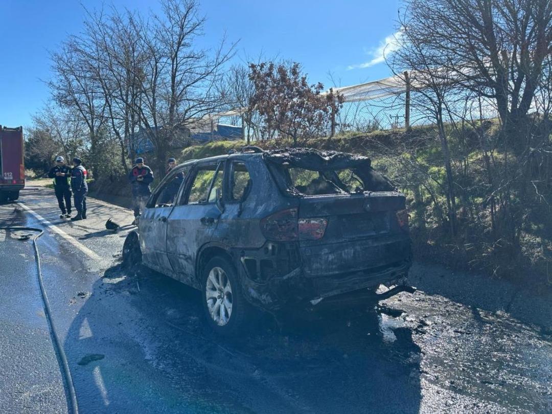 Uşak&rsquo;ta yangın &ccedil;ıkan cip k&uuml;le d&ouml;nd&uuml; 3