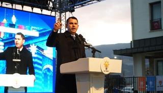 Bakan Kurum: "Deprem b&ouml;lgesine &ccedil;&ouml;p kutusu g&ouml;nderdim diye &ouml;v&uuml;nenler 455 bin konutu beğenmiyor"