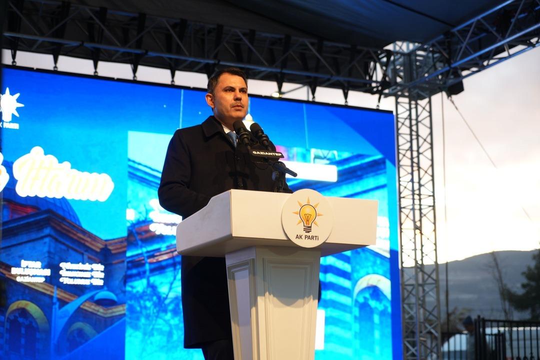 Bakan Kurum: "Deprem bölgesine çöp kutusu gönderdim diye övünenler 455 bin konutu beğenmiyor" 1