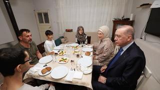 Cumhurbaşkanı Erdoğan, Kayacık ailesi ile iftar yaptı