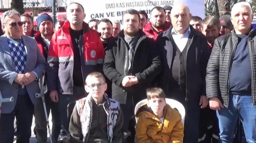 Uşak Belediyesi personeli, hasta iki kardeş i&ccedil;in harekete ge&ccedil;ti