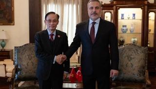 Bakan Fidan Vietnamlı mevkidaşı ile bir araya geldi