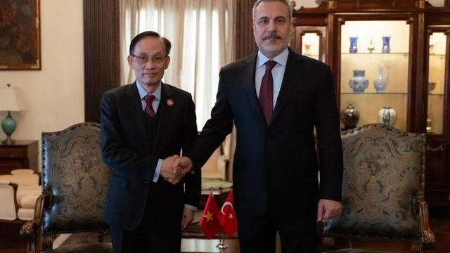 Dışişleri Bakanı Fidan, Vietnamlı mevkidaşı Le Hoai Trung ile bir araya geldi