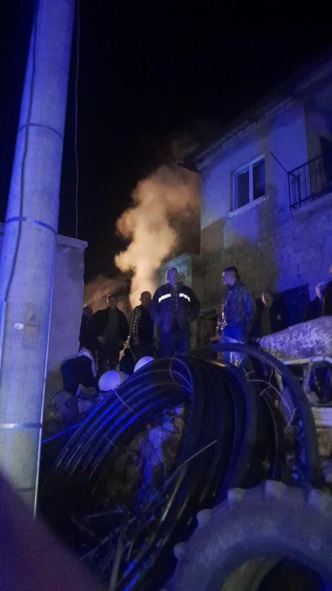 Niğde&rsquo;de devrilen soba yangına yol a&ccedil;tı: 1 kişi yaralandı 2