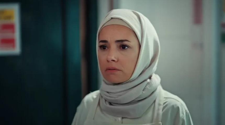 Kıskanmak'ın Seniha'sı &Ouml;zg&uuml; Namal yeni aşka yelken a&ccedil;tı! G&ouml;nl&uuml;n&uuml; Biyoenerji Uzmanına kaptırdı