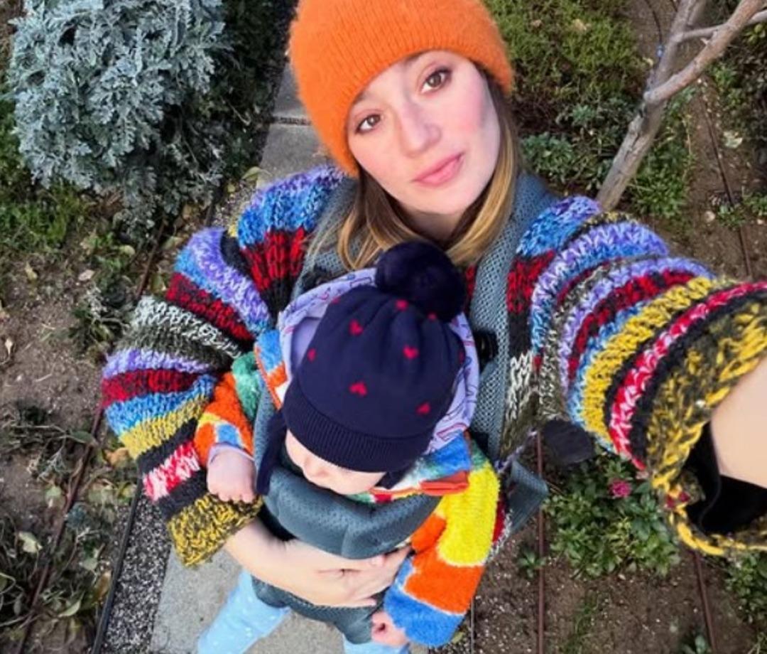 Gizem Karaca nın biricik kızı Leyla Yaz 8 aylık oldu! Y&uuml;z&uuml;n&uuml; ilk kez g&ouml;sterdi  2