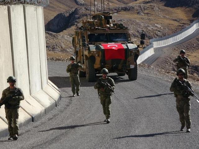 İran sınırında savaş alarmı! T&uuml;rk askeri tetikte