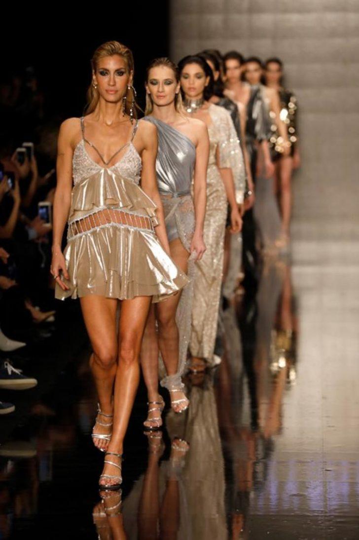 Çağla Şıkel podyumda fırtınalar estirdi G5