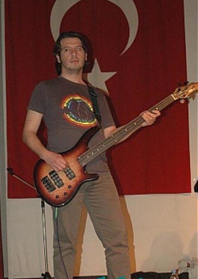 Bas gitarist bakkal