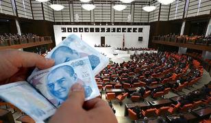Emekli bayram ikramiyesi i&ccedil;in 17 bin TL teklifi! 'Hayırlı olsun' diyerek Meclis'e sundu