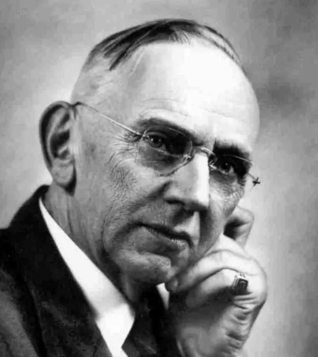 Kendi &ouml;l&uuml;m&uuml;n&uuml; bilmişti!  Uyuyan kahin den 2026 i&ccedil;in &uuml;rperten kehanet: Piramitlerin altındaki sır aralanıyor 1