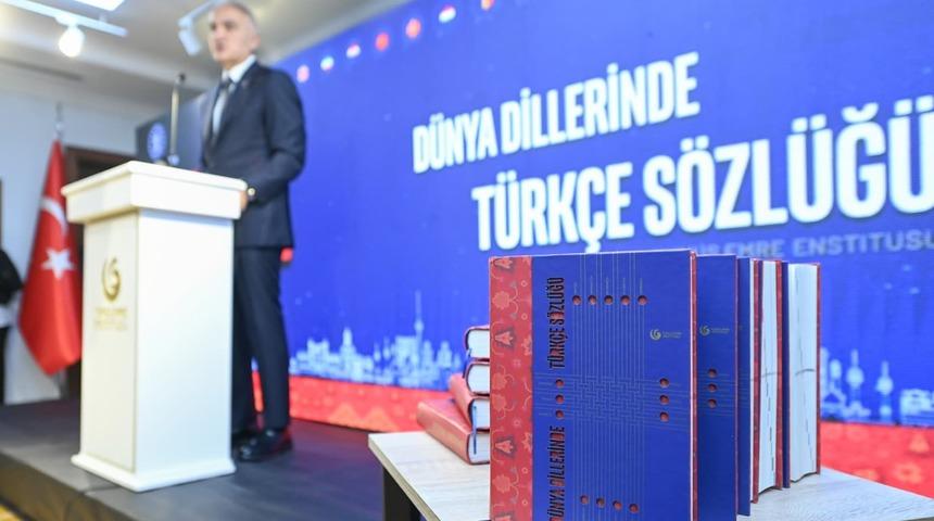 Bakan Ersoy 'D&uuml;nya Dillerinde T&uuml;rk&ccedil;e' s&ouml;zl&uuml;ğ&uuml;n&uuml; tanıttı!
