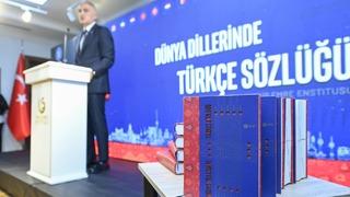 Bakan Ersoy 'Dünya Dillerinde Türkçe' sözlüğünü tanıttı!