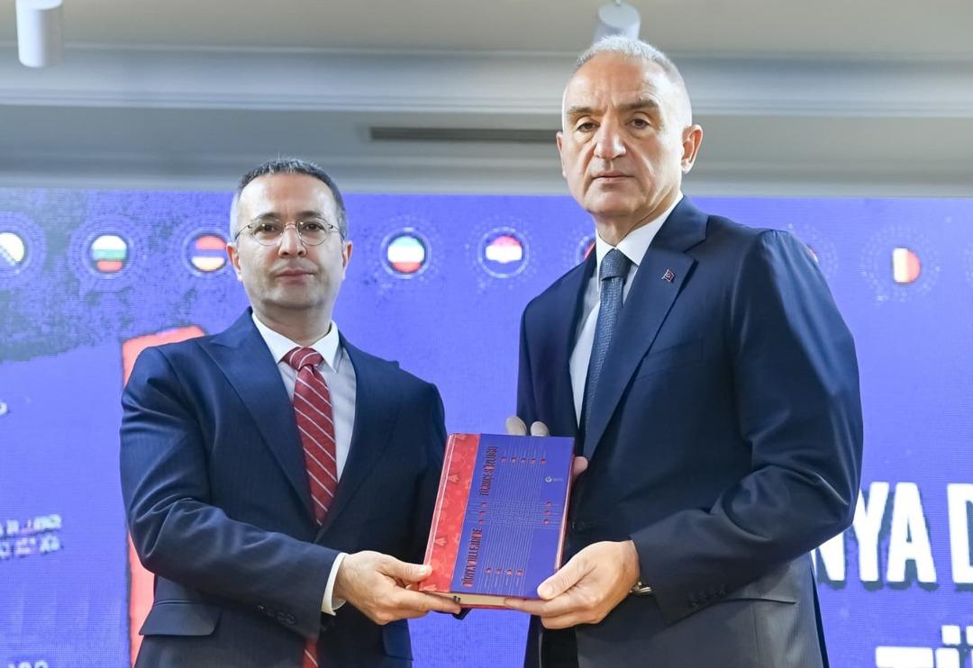 Bakan Ersoy  D&uuml;nya Dillerinde T&uuml;rk&ccedil;e  s&ouml;zl&uuml;ğ&uuml;n&uuml; tanıttı! 3