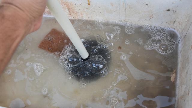 Tıkanmış lavaboyu anında açan yöntem! 2 yemek kaşığı yetiyor