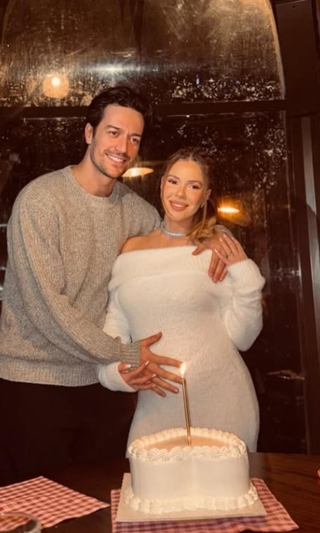 Feyyaz Şerifoğlu ile Merve Din&ccedil;kol dan m&uuml;jdeli haber geldi! B&ouml;yle duyurdular 3