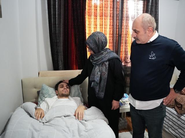 Hepsi 18 yaşın altında... Sadece ayırmak istemişti: 6 yerinden bı&ccedil;aklandı! 'Şikayet&ccedil;i olursanız...'