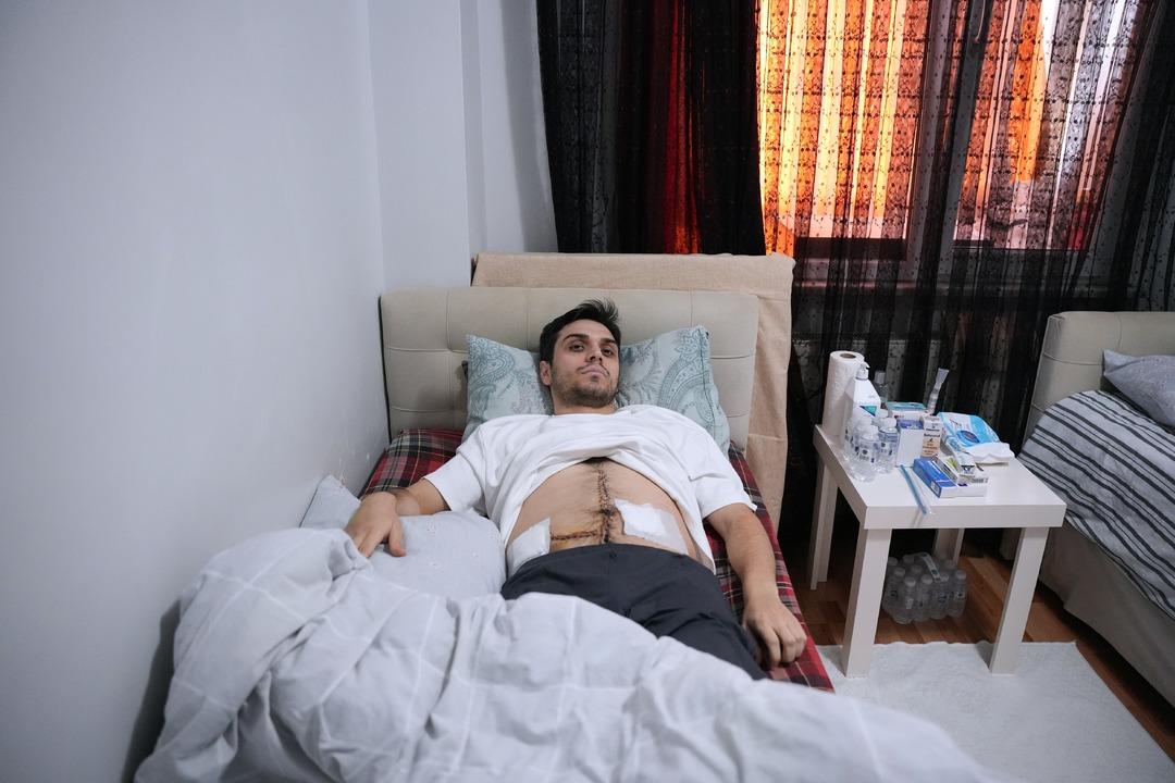 Hepsi 18 yaşın altında... Sadece ayırmak istemişti: 6 yerinden bıçaklandı! Şikayetçi olursanız... 3