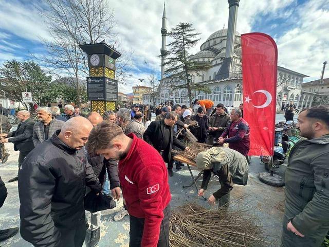 Dağıtılan 2 bin meyve fidesi toprakta hayat bulacak 4