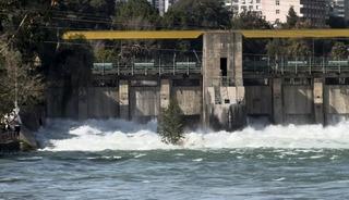 Seyhan Barajı'ndan su tahliyesi s&uuml;r&uuml;yor: Tarlalar su altında kaldı