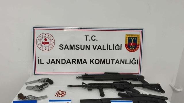 Jandarma ruhsatsız silah ele geçirdi