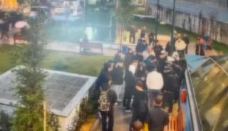 Kavgayı ayırmak isterken 6 yerinden bı&ccedil;aklandı