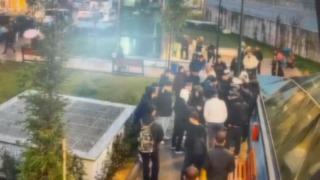 Yer: Bağcılar! Kavgayı ayırmak isterken 6 yerinden bıçaklandı; 3 gözaltı