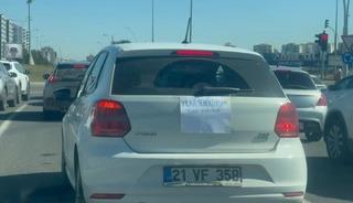 Diyarbakır'da kadın s&uuml;r&uuml;c&uuml; trafiğe b&ouml;yle &ccedil;ıktı!