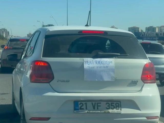 Diyarbakır'da kadın s&uuml;r&uuml;c&uuml; trafiğe b&ouml;yle &ccedil;ıktı!