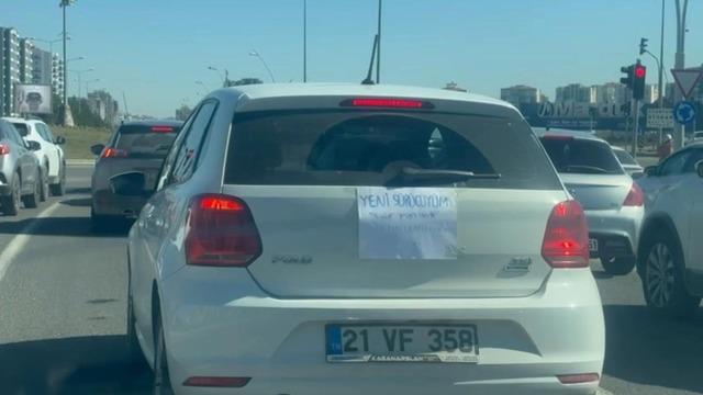 Diyarbakır'da kadın sürücü trafiğe böyle çıktı!