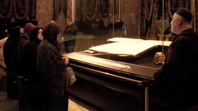 Ziyarete açılan Hırka-i Şerif'e yoğun ilgi