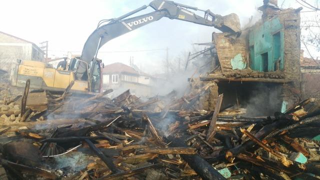 Isparta&rsquo;da kerpi&ccedil; ev yangında kullanılamaz hale geldi 3