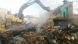 Isparta’da kerpiç ev yangında kullanılamaz hale geldi