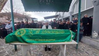 Evinden 20 kamyon &ccedil;&ouml;p &ccedil;ıkarılan yaşlı adam son yolculuğuna uğurlandı