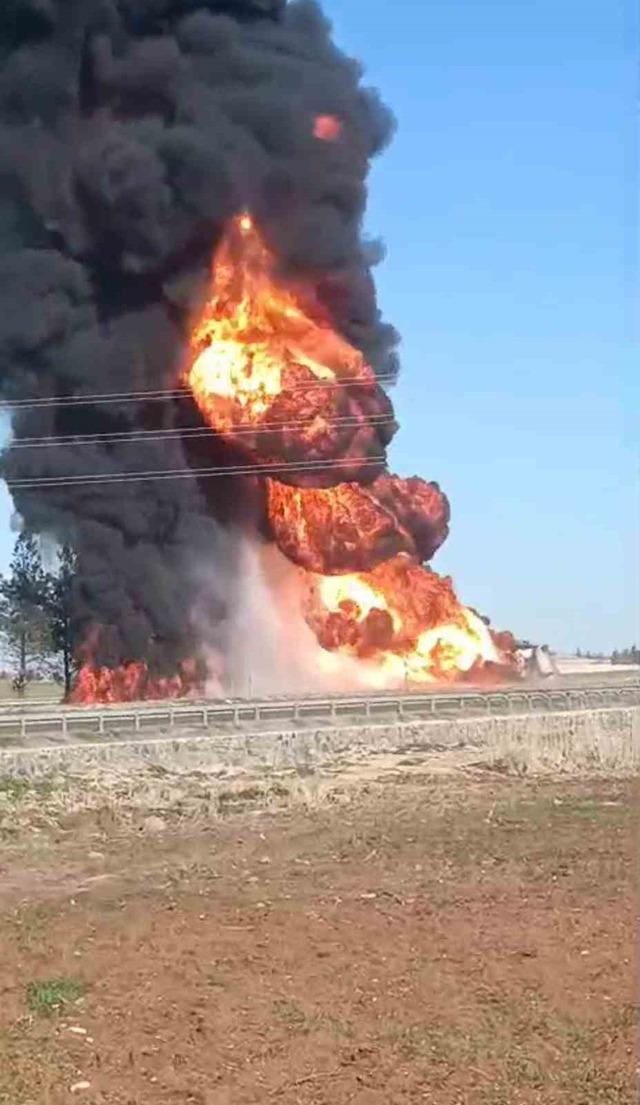 Şanlıurfa’da devrilen yakıt yüklü tır alev topuna döndü: 1 yaralı 2