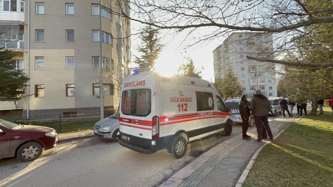 Komşular arasındaki bı&ccedil;aklı kavga kanlı bitti: 4 yaralı 2