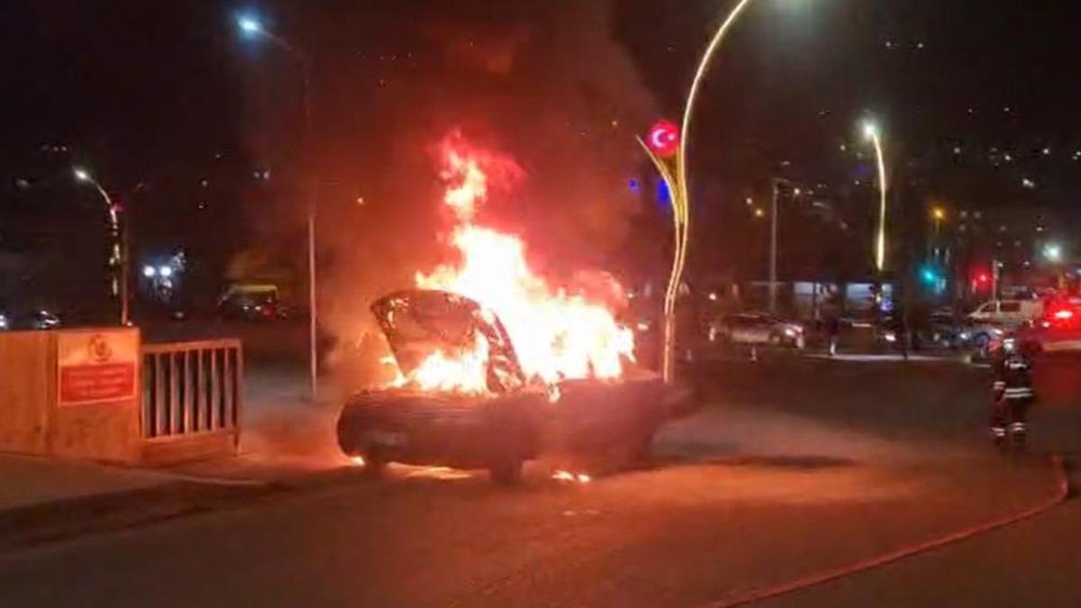 Yozgat’ta otomobil alev alev yandı: Korku dolu anlar kameraya yansıdı