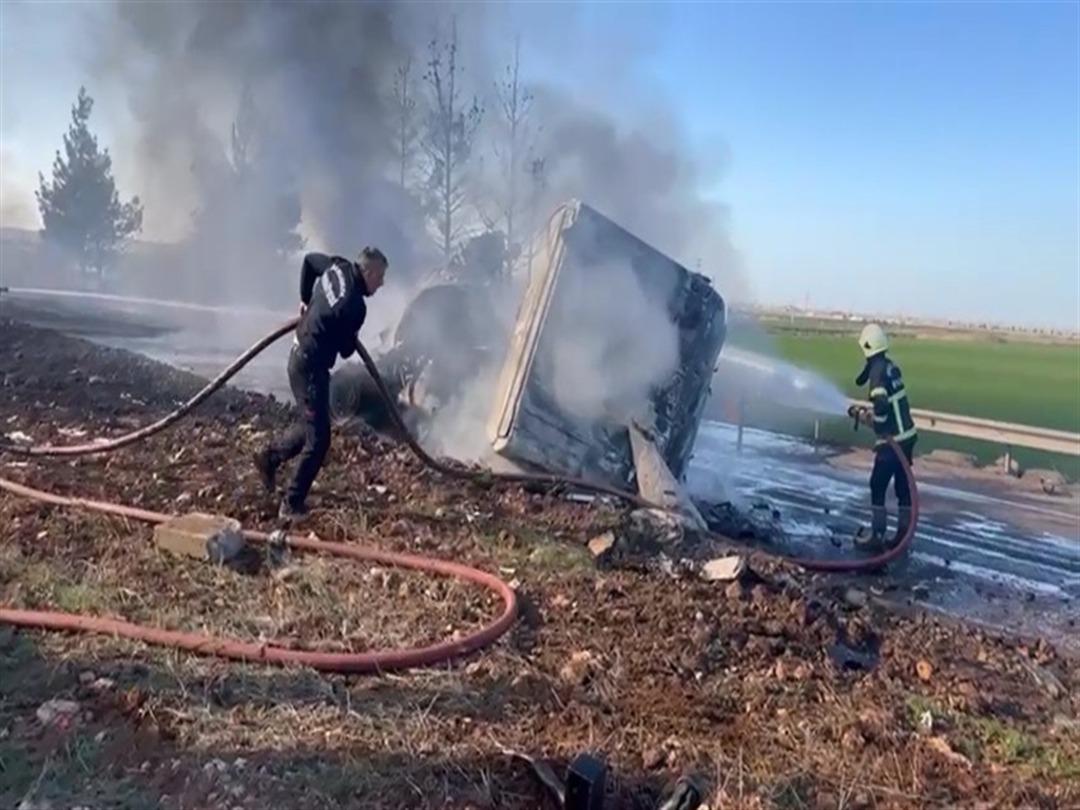 Şanlıurfa da devrilen yakıt yüklü TIR yandı; 1 yaralı 5