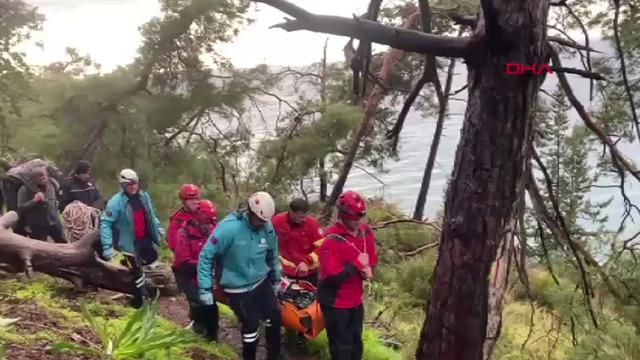 Yer: Muğla! Kayalıklardan düşen genç kurtarıldı