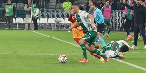 Galatasaray'a b&uuml;y&uuml;k şok: Konyaspor'a yenildi! Zirve karıştı