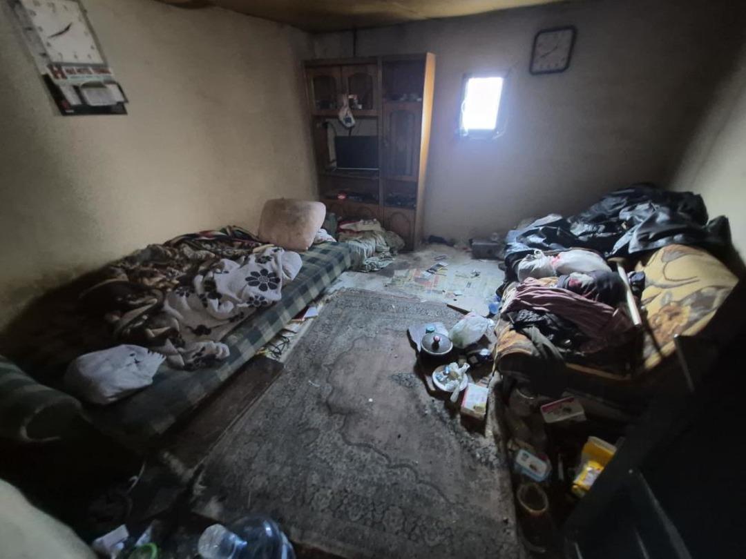 Metruk evde yalnız yaşayan yaşlı adam yaşam m&uuml;cadelesi veriyor 1