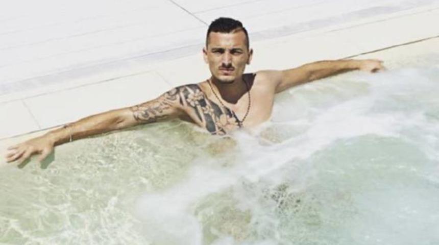 Futbolu bıraktı, yetişkin film oyuncusu olacak