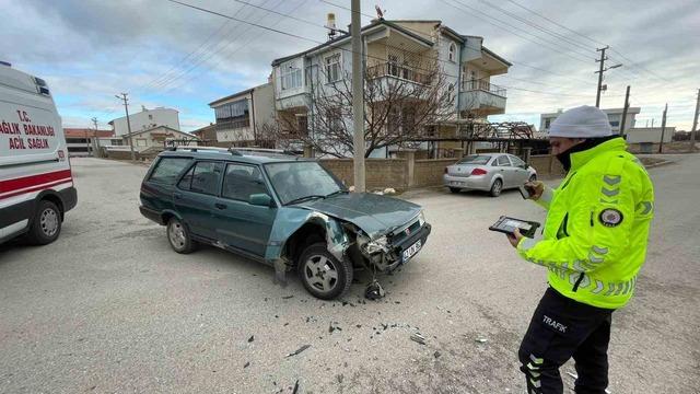 Karaman’da otomobil ile cip çarpıştı: 1 yaralı 4